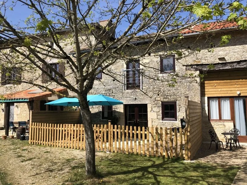 Blacksmiths Cottage in Blanzay - 3 beds - Image 1