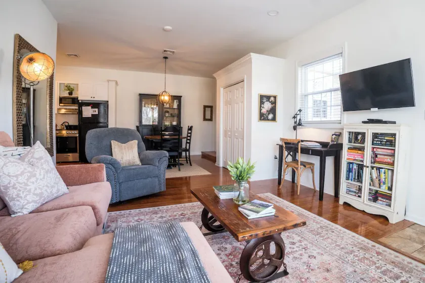 Newly renovated Carriage House, on lovely property near Intercourse, PA - Image 1