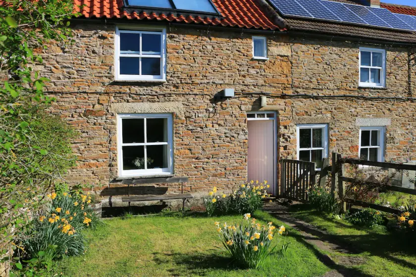 Idyllic cottage on the banks of the River Tees, Yorkshire / Durham border - Image 1