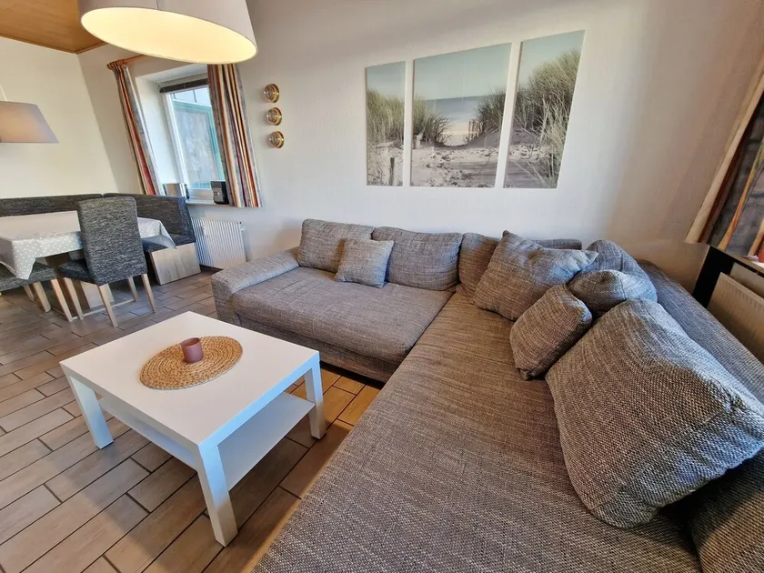 This spacious and nicely furnished apartment on the 1st floor has a balcony. - Image 1