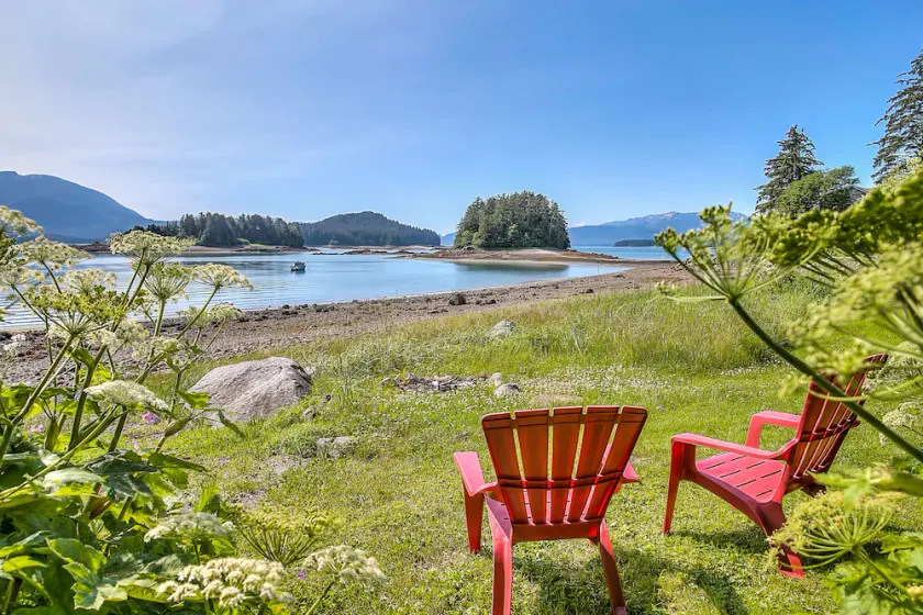 Otter's Hideaway: Serene Getaway In Juneau, Alaska - Image 1