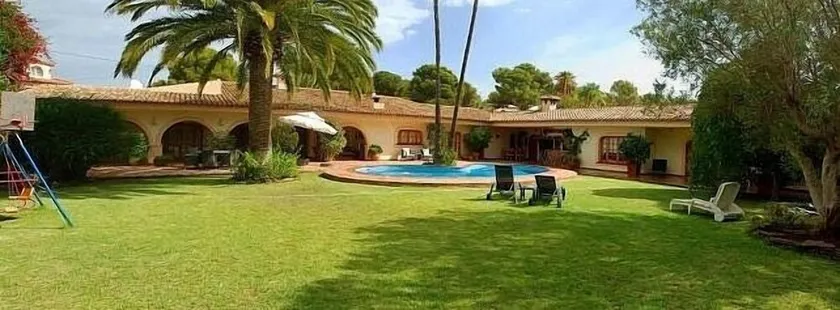 Stor villa med privat pool och utsikt över bergen - Image 1