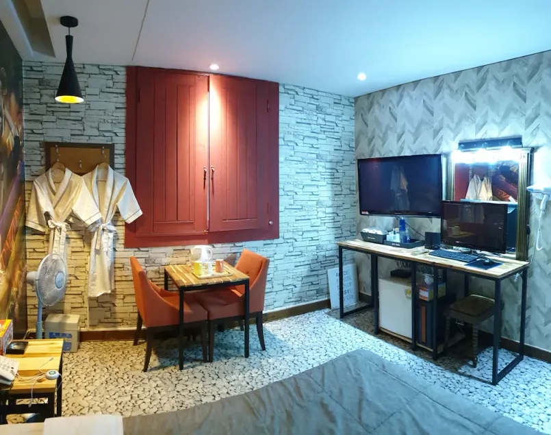 Romance Motel - Image 1