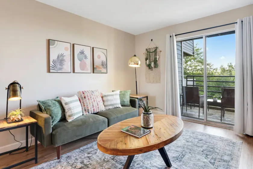 Above the Trees - Modern Studio for 2 with Views, Wifi, Pools - Image 1