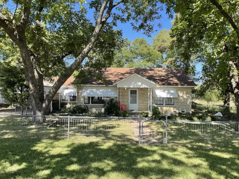 Rock House & 6 acre Pecan Orchard Springtown Center near 51 & 199 - Image 1