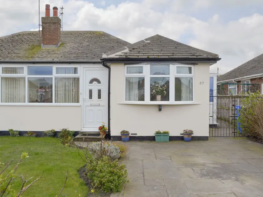 Rossall Beach Cottage - Image 1