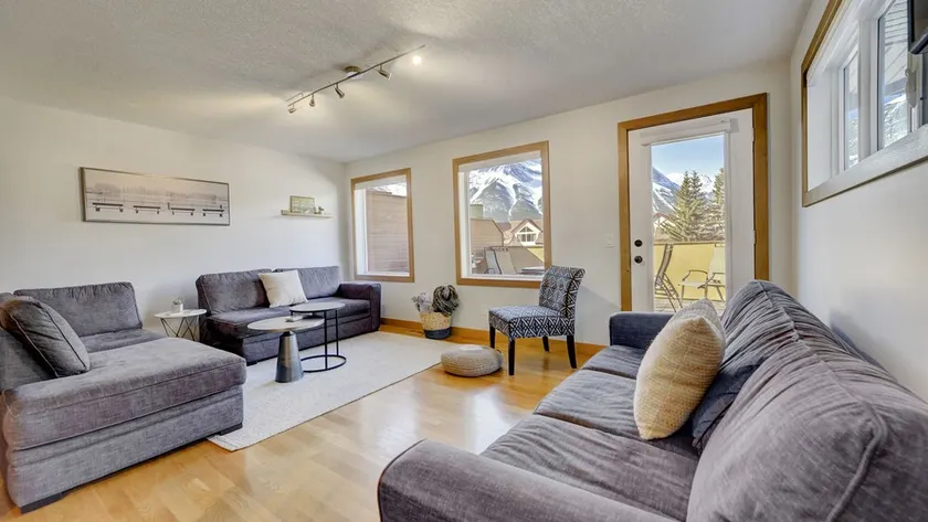 Neues Canmore Reihenhaus. Herrliche Aussicht und zu Fuß in die Innenstadt - Image 1