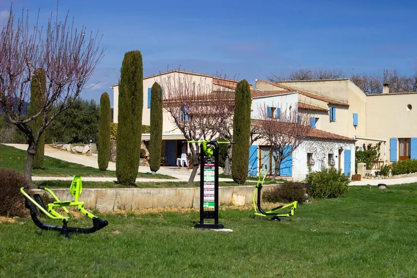 Am Fuße des Luberon, Wohnung mit Terrasse auf einem Grundstück mit Pool - Image 1