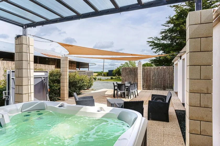 Maison de vacances 'Gîte Panda' avec piscine partagée et SPA, Wi-Fi et climatisation - Image 1