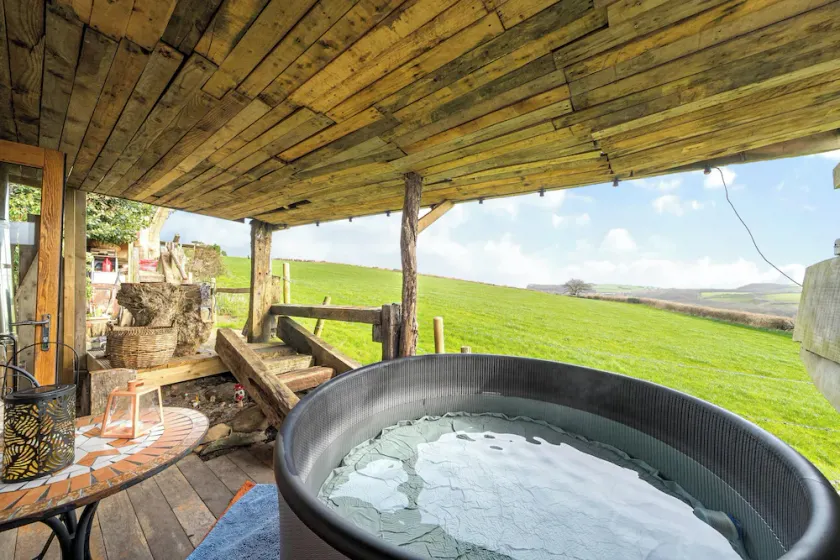 Cosy Rustic Cabin With hot tub and Country Views - Image 1