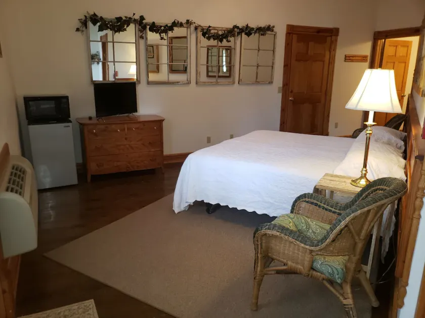 Historic Hardware Inn with River Views: Suite 103 - Image 1