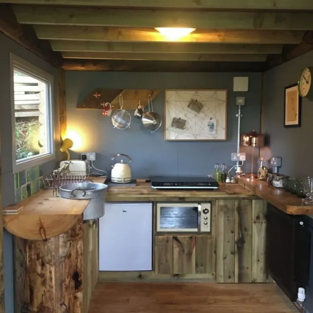 Beautiful quirky log cabin situated at the foot of Llandegla Forest - Image 1