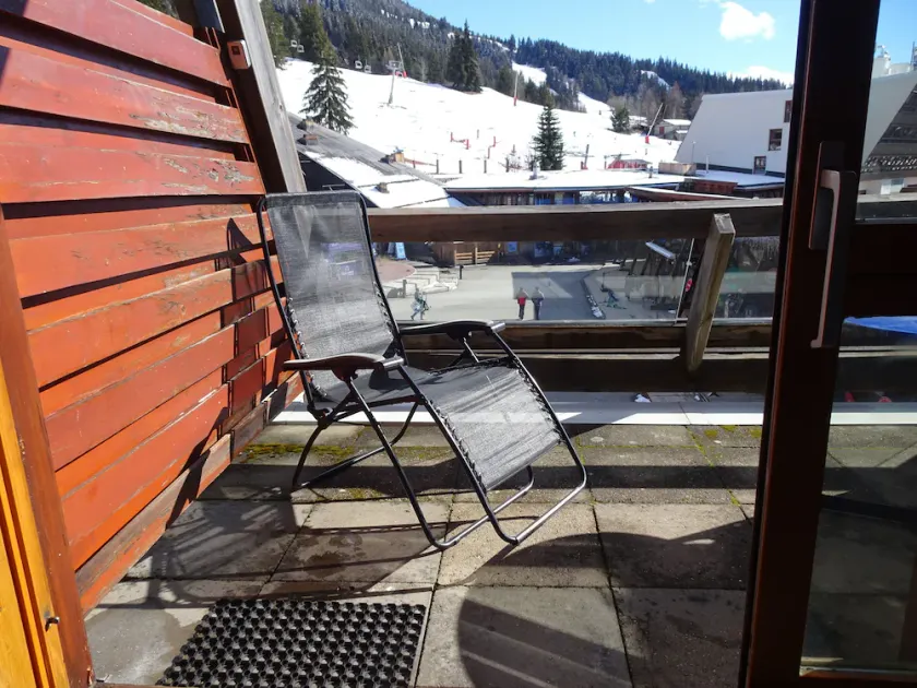Komfortabelt studie til 4 personer i hjertet af byen, ski-in ski-out - Image 1