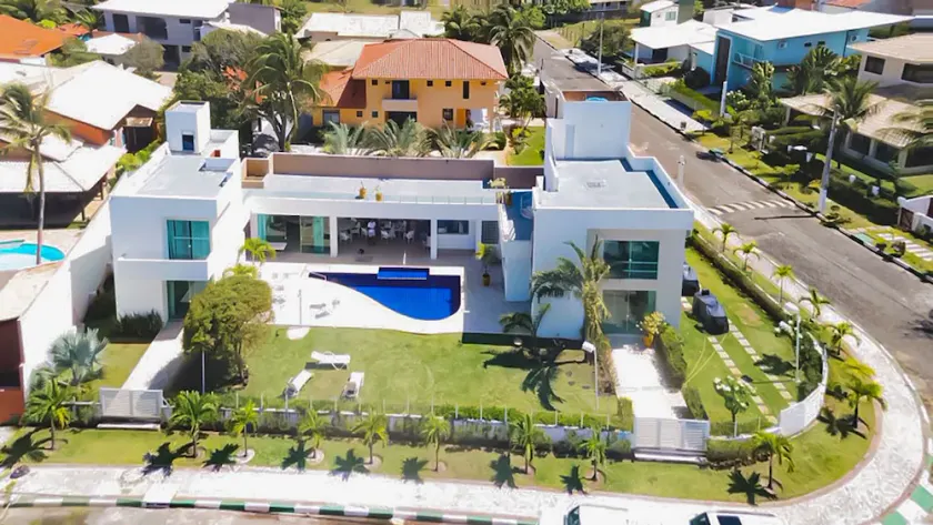 Luxury Beach House, 10 suites, Pool and BBQ - Image 1