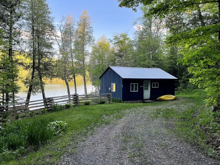 Beautiful Lakefront Cottage - Image 1