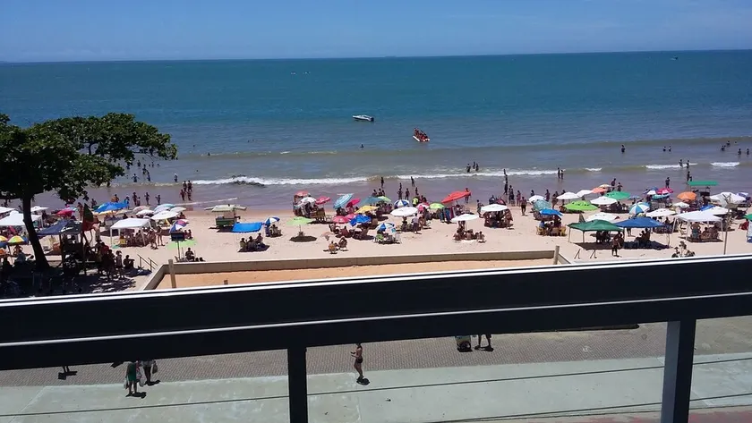 Beachfront apartment, Wi-Fi, excellent location, balcony, 3 bedrooms. - Image 1