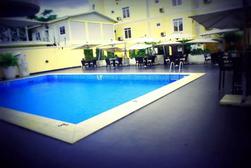 Z'Bass Hotel & Resort - Image 1