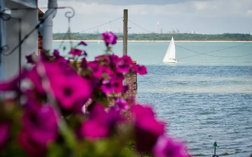 Coastal cottage with sea views, lovely village location, 2 mins from seafront. - Image 1
