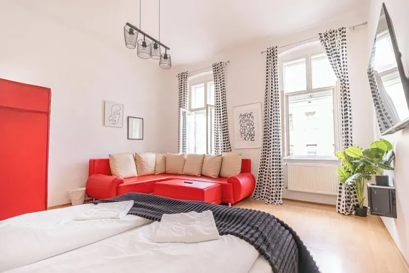 Spacious 3 Private Rooms in a Shared Apartment in Vienna - Image 1