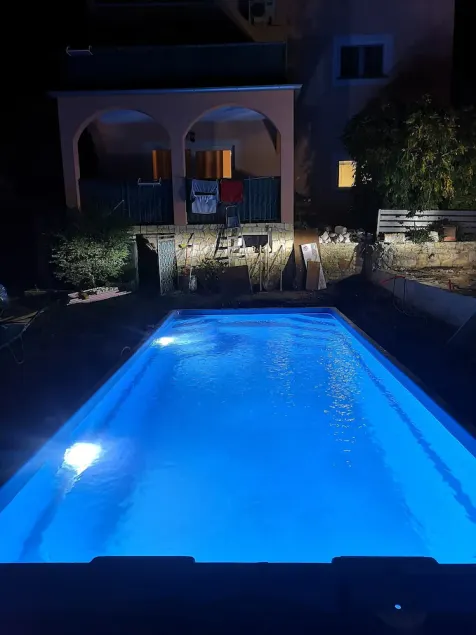 Apartment with a large terrace overlooking the pool. - Image 1