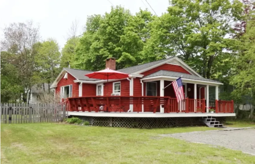 Shannon Cottage: In-Town Bar Harbor - 5 min gang til Village Green - Image 1
