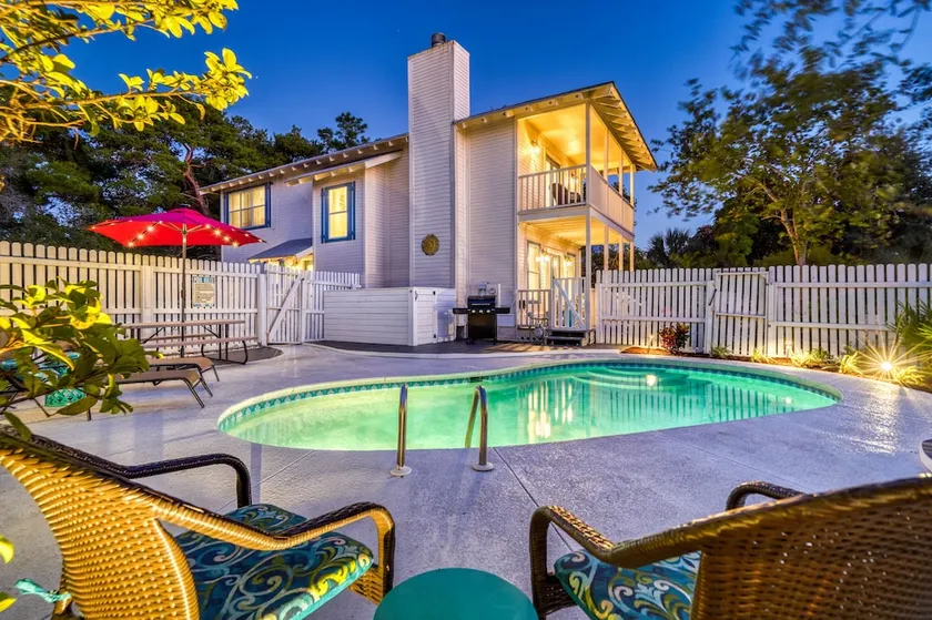 The Sandpiper-Crystal Beach- Private Pool - Image 1