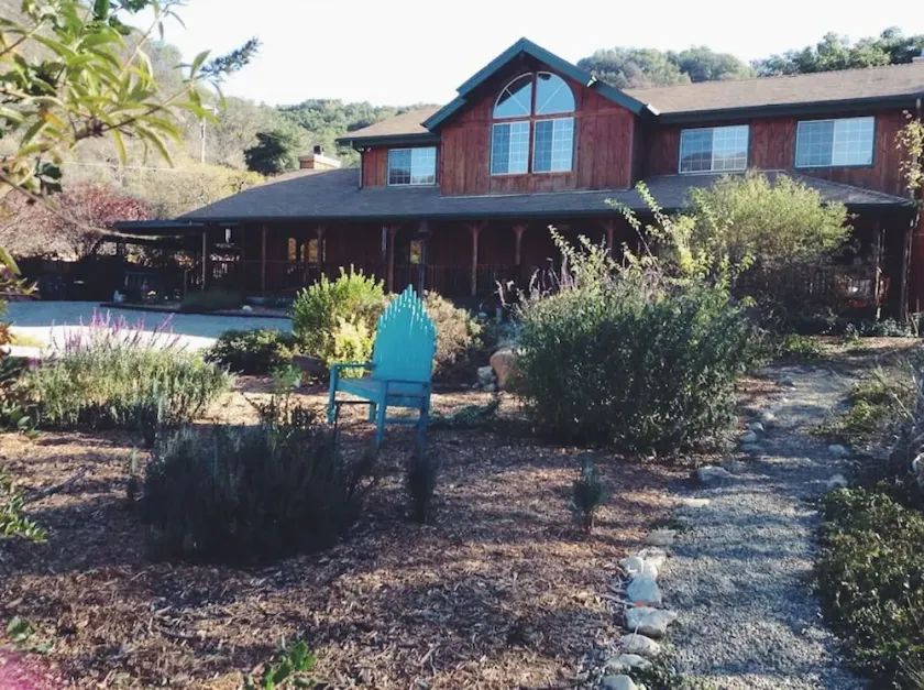 Maison de ranch paisible de 4 chambres et 6 acres avec vue sur la montagne dans la belle Ojai - Image 1
