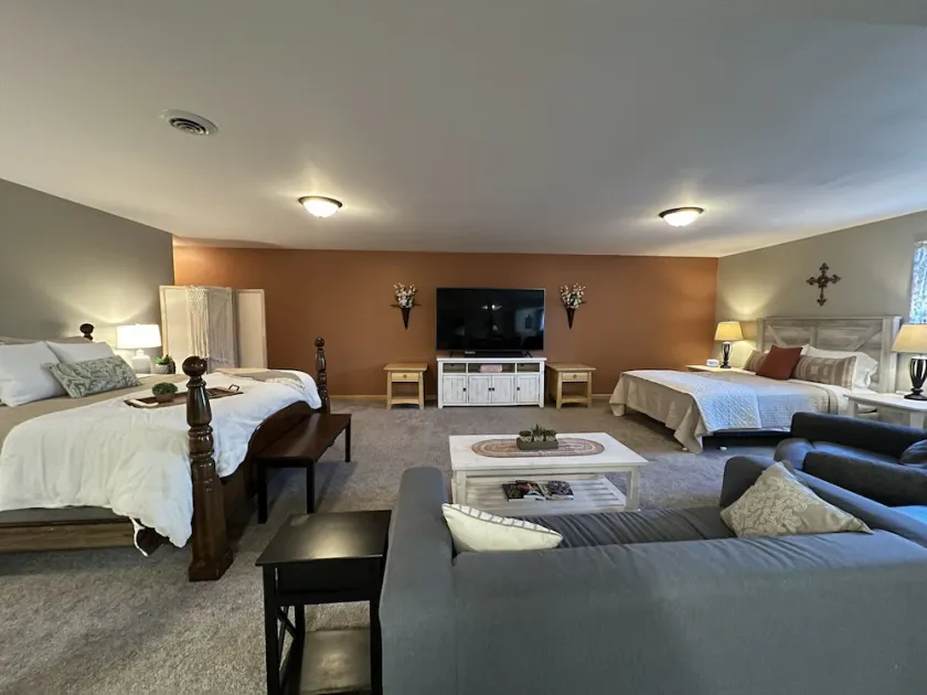 Private Large Suite, cozy, quiet & close to I-75 - Image 1