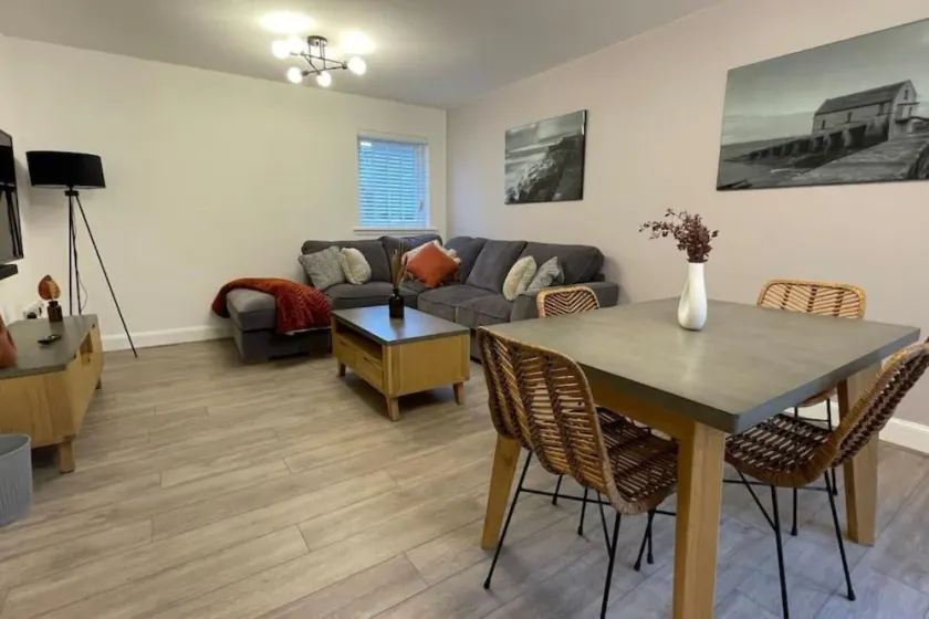 Harbourside, Luxury Two Bedroom Townhouse with Bike store – Sleeps 6 - Image 1