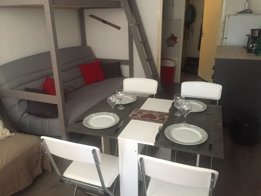 Studio 4 personer med balkon, betagende udsigt over dalen, ved foden af skråningerne - Image 1