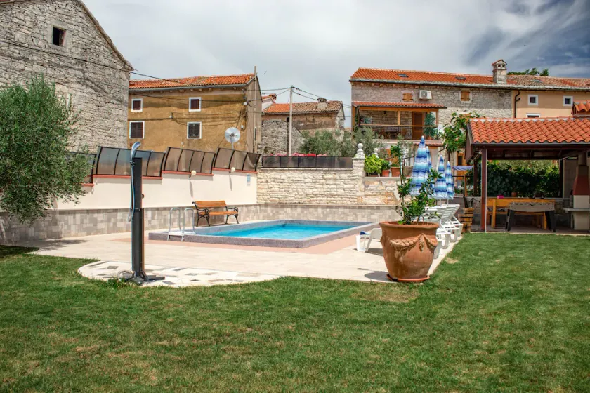 100 Jahre altes Steinhaus mit Terrasse, Garten und Pool - 4 Personen Urlaub - Image 1