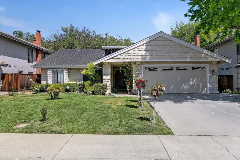 Ideal location close to shopping , parks, lake. - Image 1