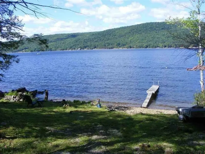Great Sacandaga Lake House In Adirondacks - Image 1