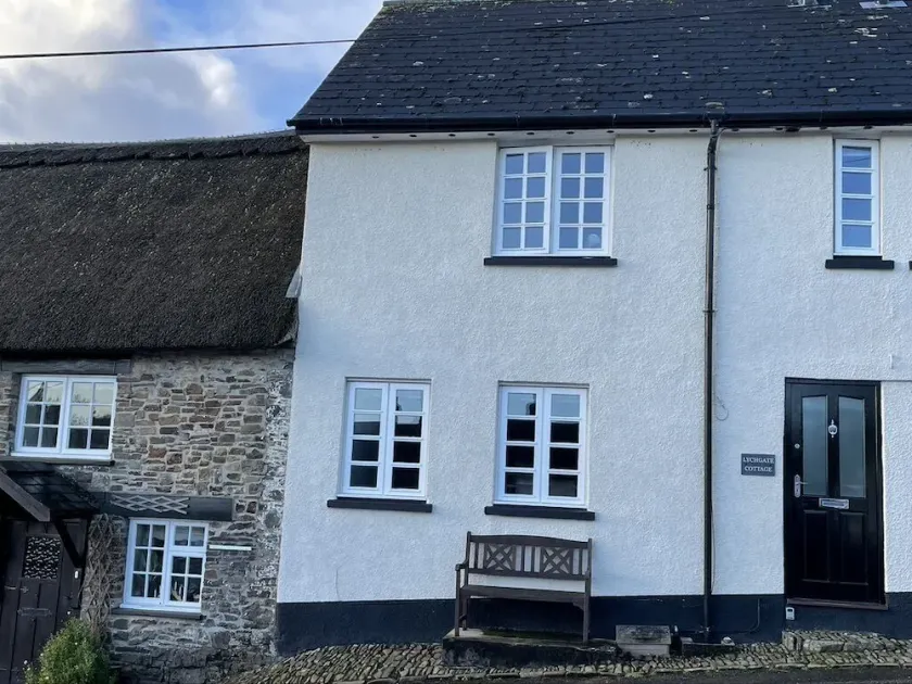 Lovely cottage on the beautiful village square of Chittlehampton  - Image 1