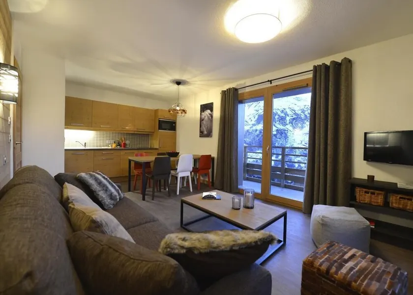Wifi, ski-in/ski-out & foot of the slopes, swimming pool, hammam, terrace, balcony, tv, ski locker - Image 1
