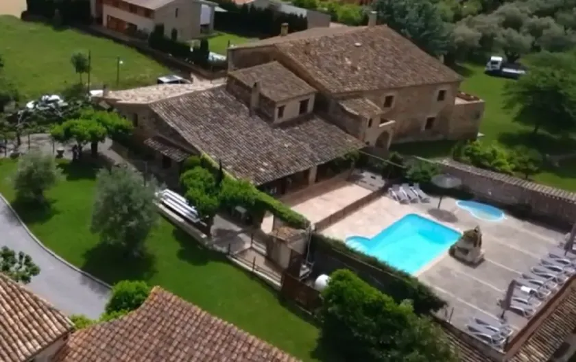 Small Cottage 15 people, communal pool, barbecue, Costa Brava at 17 km - Image 1