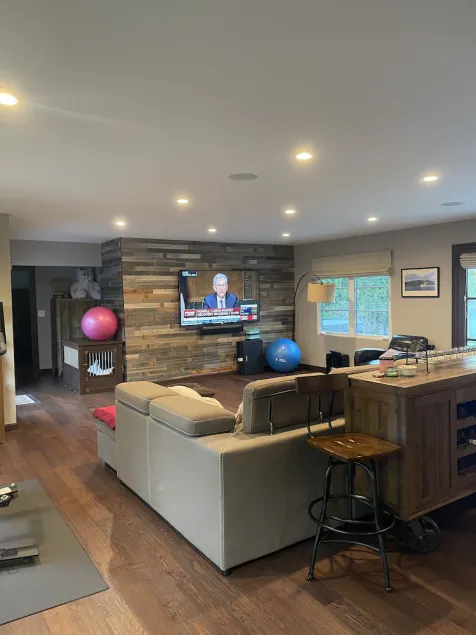 4-bedroom vacation home just 15-minute walk to Rose Bowl Stadium - Image 1