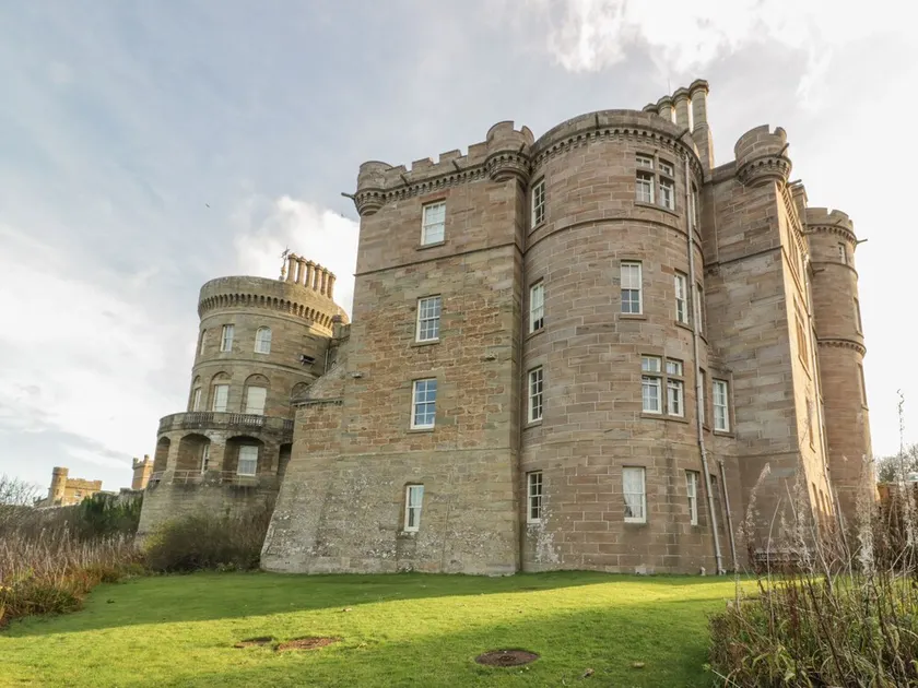 BREWHOUSE FLAT - CULZEAN CASTLE, romantic, with a garden in Maybole - Image 1