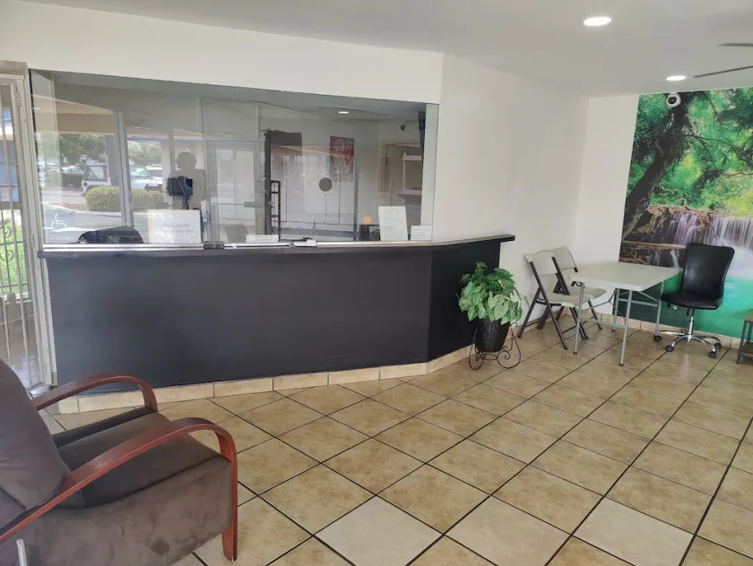 Best Inn & Suites - Image 1
