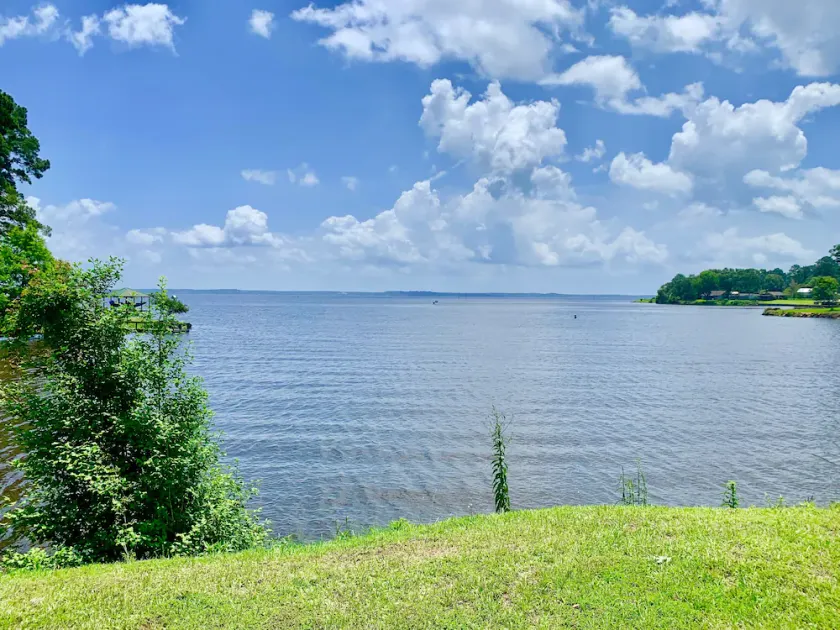 Open Waterfront Lakeview l Fish Camp l Huxley Bay Marina l Toledo Bend - Image 1