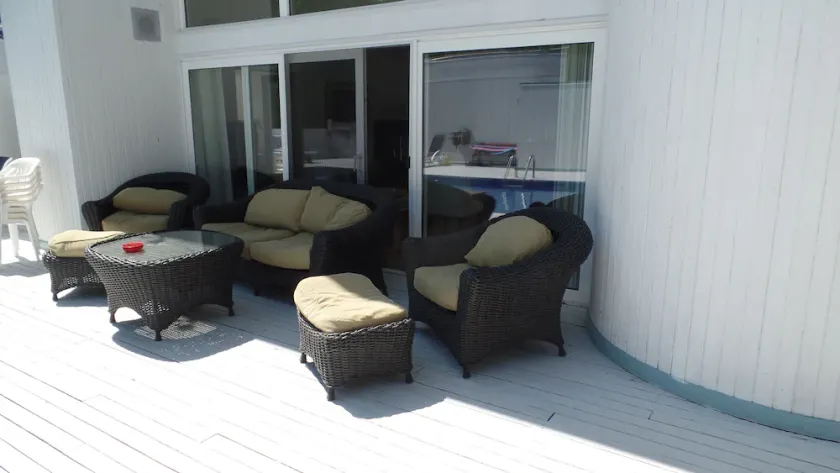 Large Room w use of pool/tennis in Spacious home - Image 1