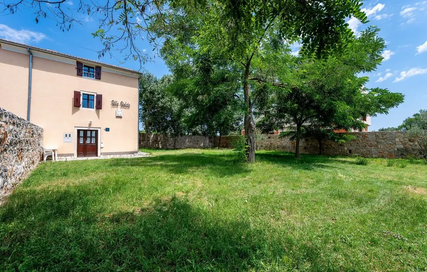 1 Bedroom Stunning Home In Bale - Image 1