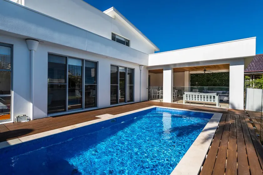 CATALINA - PERFECT LOCATION. Steps to the beach. 5 BEDROOMS, POOL - Image 1