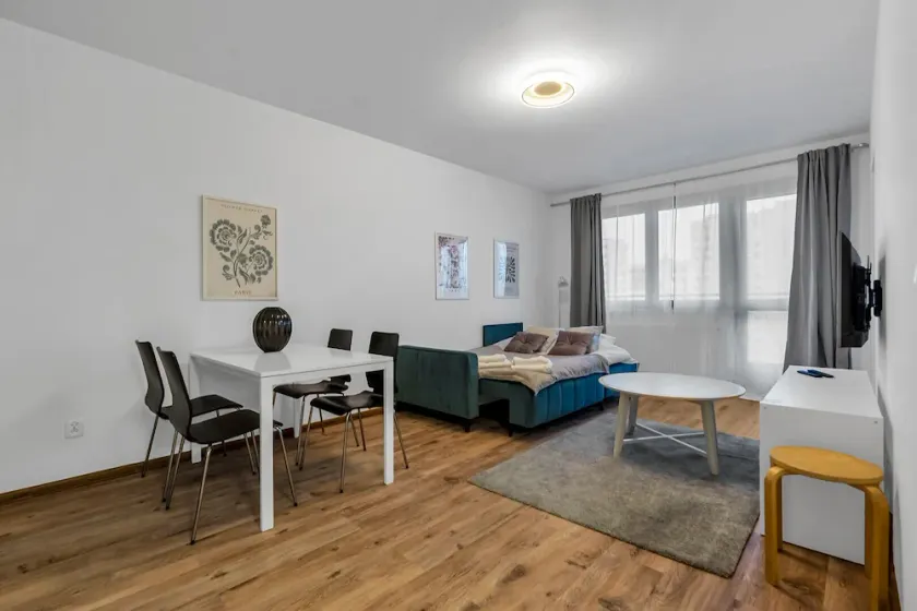 Metro Bemowo Comfort Studio by BookingHost - Image 1
