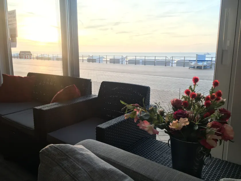 Very Spacious Ground Floor Luxury Apartment (4-8 Pers) with Sea View and Garage - Image 1