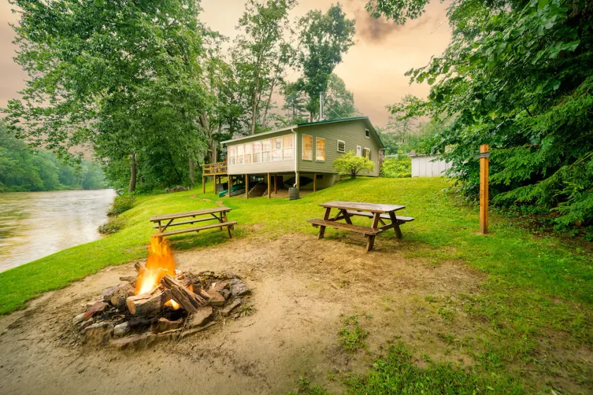 Riverfront Cabin ★ Views ★ Quiet ★ Fishing ★ Kayak - Image 1