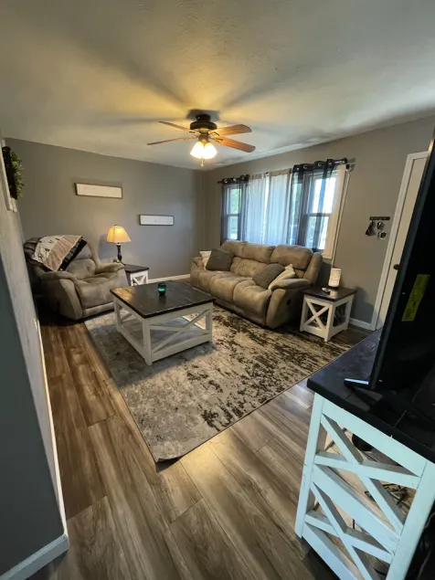 Comfy 3 bedroom house in Colby. - Image 1