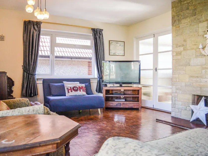 2 bedroom accommodation in Kingsgate, Broadstairs - Image 1