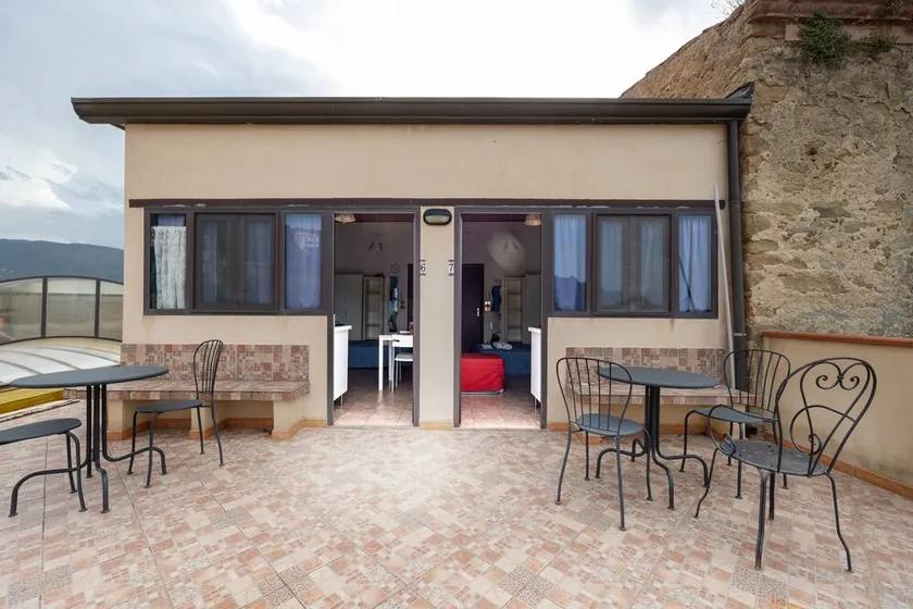 Apartamento 'Numero 6' con terraza compartida, Wi-Fi y aire acondicionado - Image 1