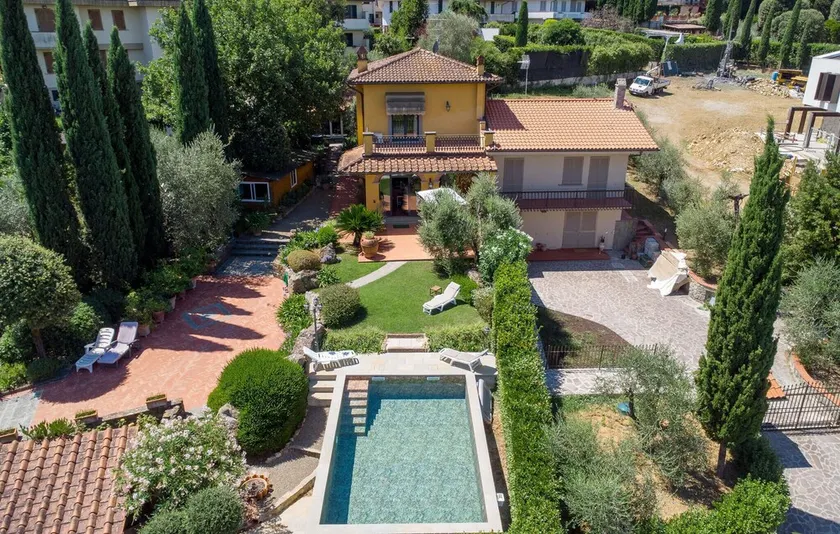 Fantastisk hjem i Comeana med privat swimmingpool, kan være inde eller ude - Image 1